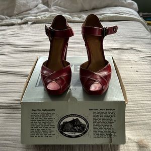 Vintage pair of Women’s Agatha Frye poppy sandal